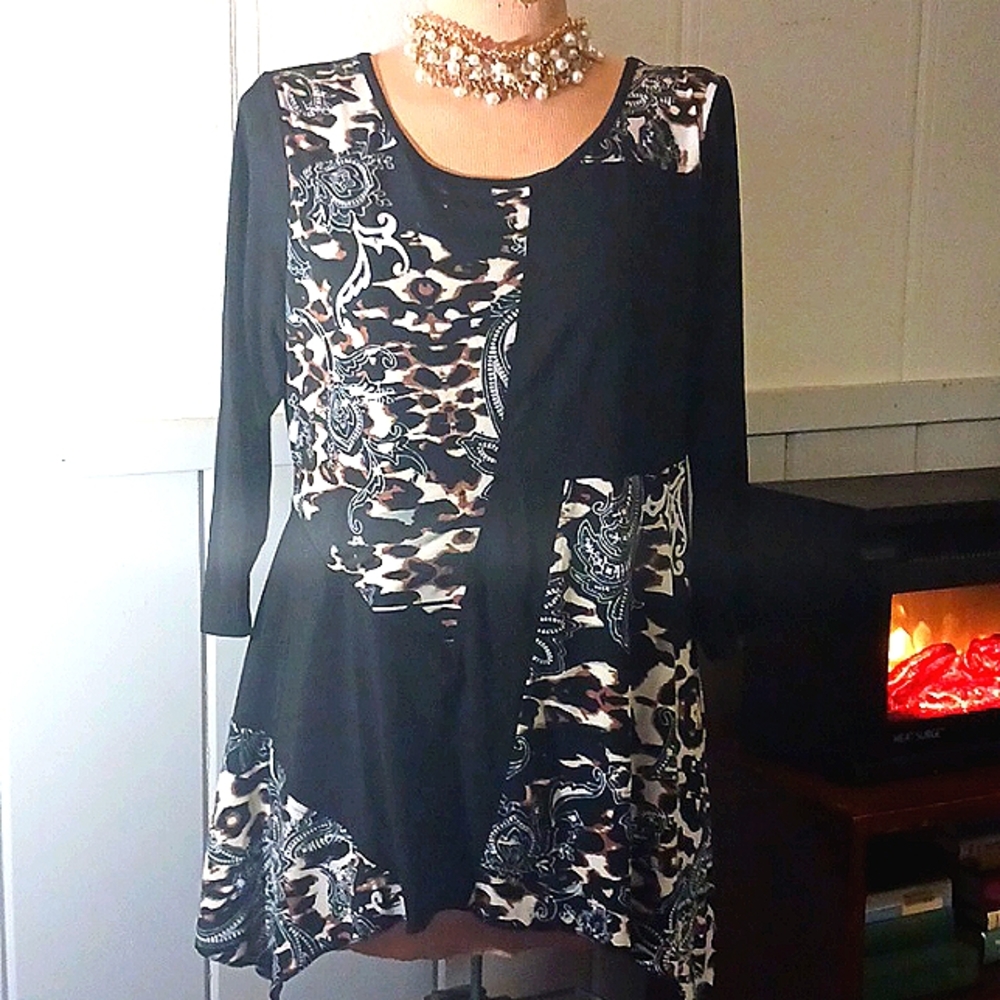 Su & Lola Black Animal Print Top Ladies Size Large